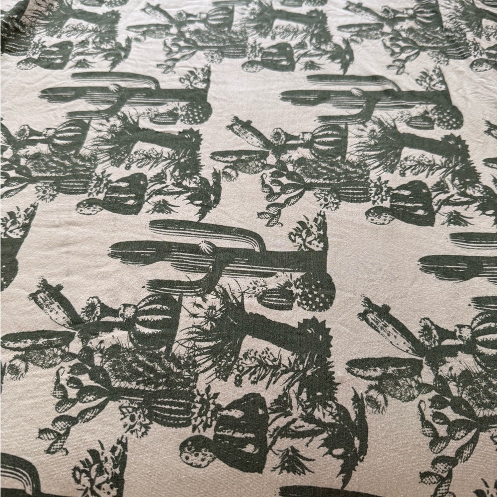 Kate Quinn double layer cactus blanket - Picture 2 of 5